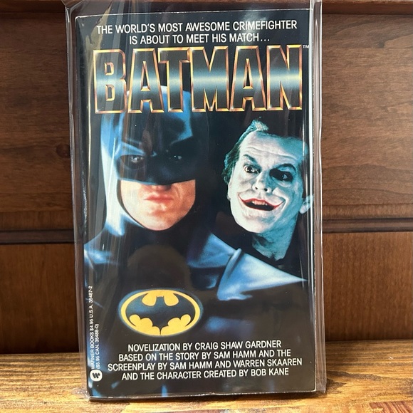 Batman Paperback🦇 - Picture 2 of 7